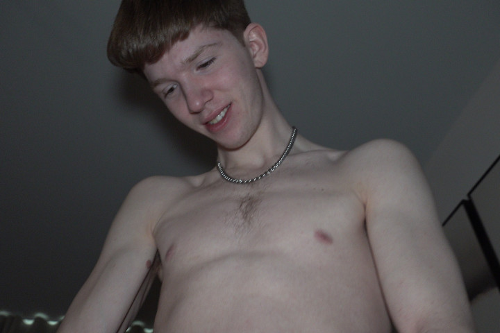 CUTE EAST LONDON FUCKS DUTCH SPANDEX INTO THE SOFA