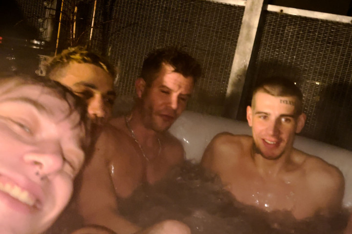 Trashy Cockney Londoner 22yr HUNG hangs with 6 Council lads Fucking RAW At 3am HOMEMADE chill-out