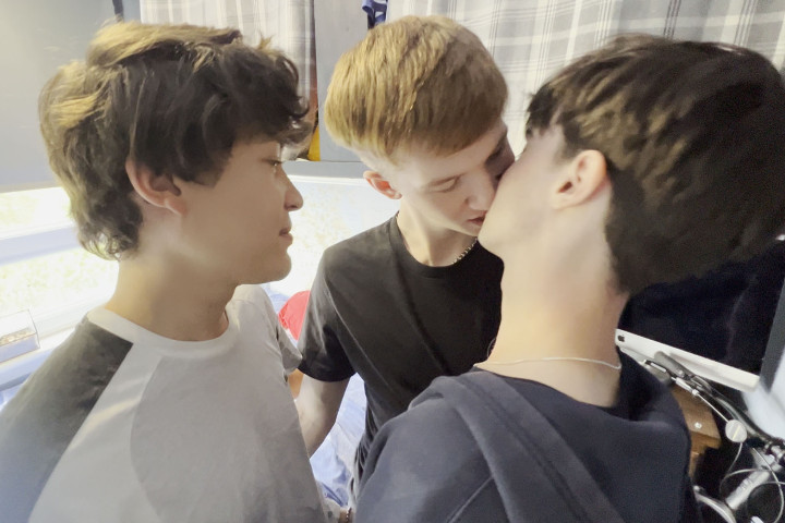 Massive Dicked Twink Train 🚂 Mirror Spunk Swap 💦